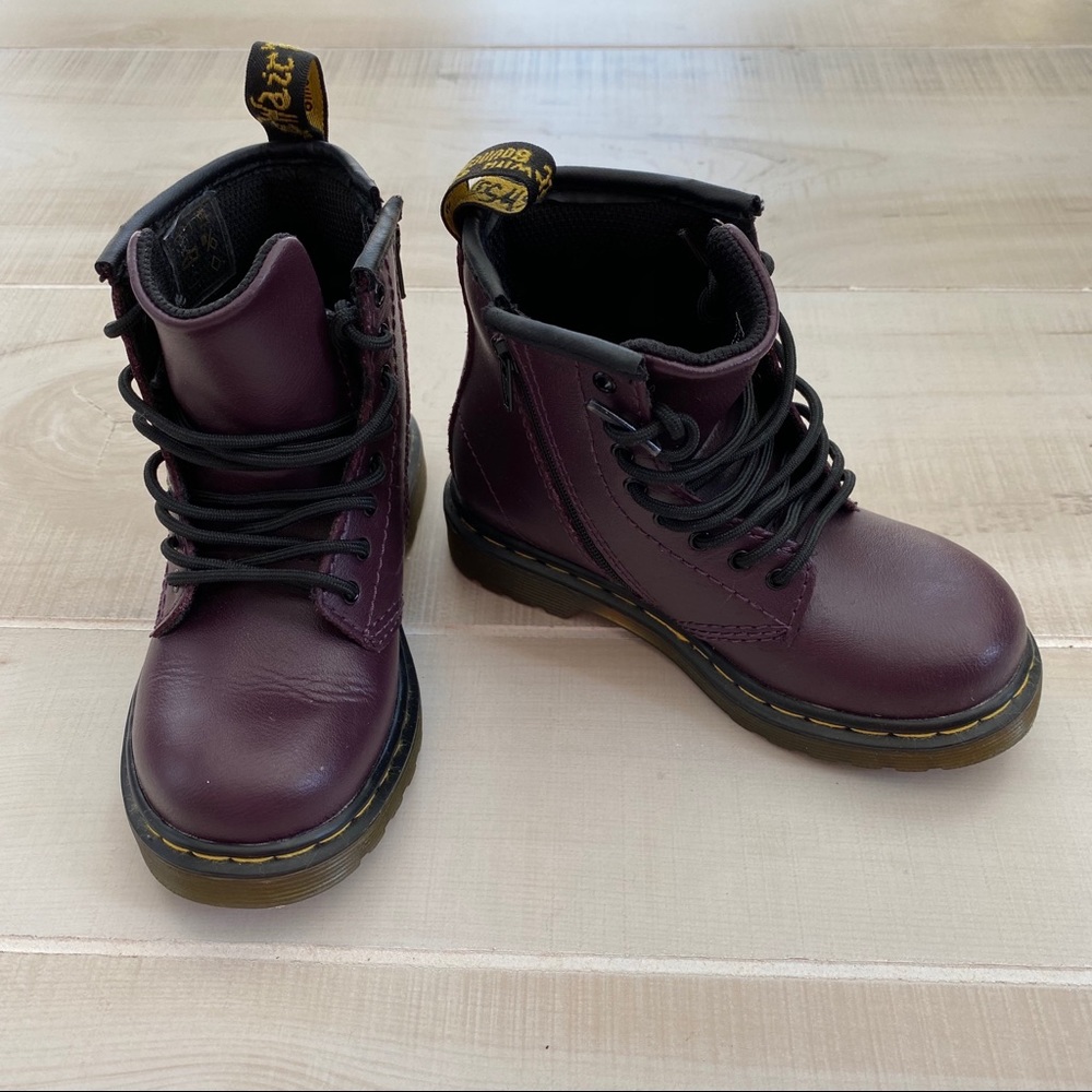Dr. Martens Black Cherry Delaney Boot sz 9C